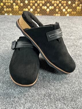 Clarks Brynn Black Suede Clogs WM Size 7 M Faux Fur Lined Buckle Mule Slippers
